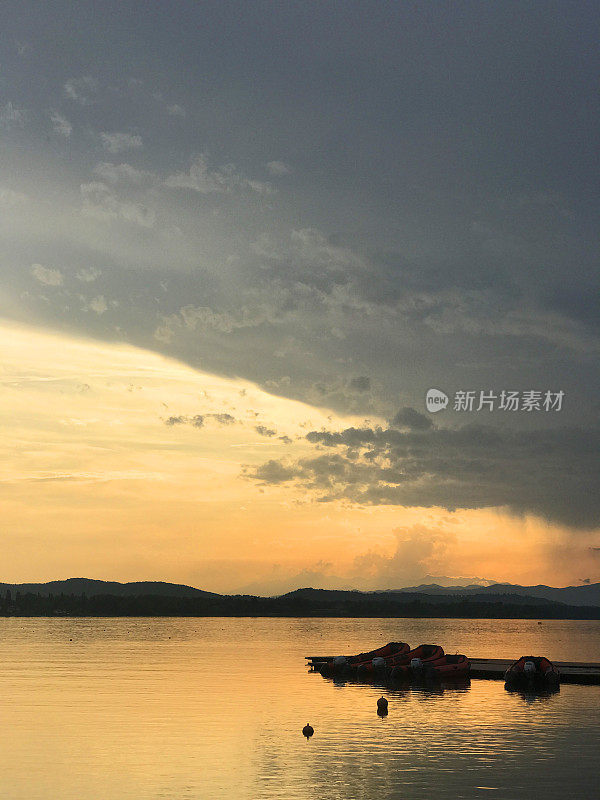 瓦雷泽湖