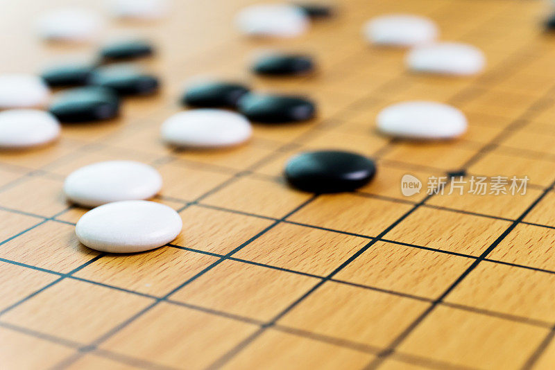 去玩棋盘和棋子