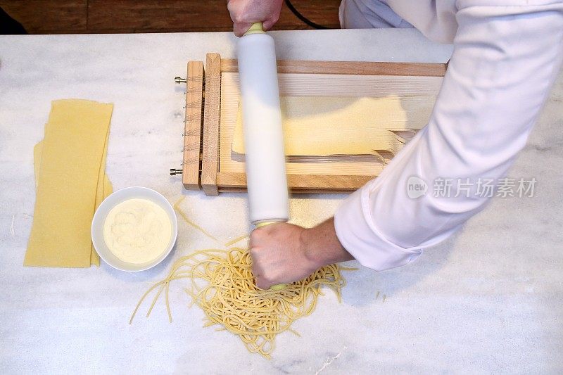 用驴和鼠尾草做意大利面条