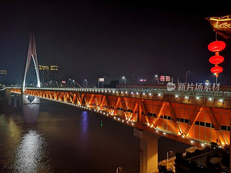 中国重庆的前门大桥夜景