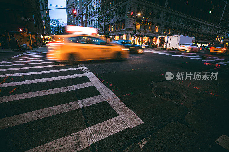 纽约市夜间的交通状况