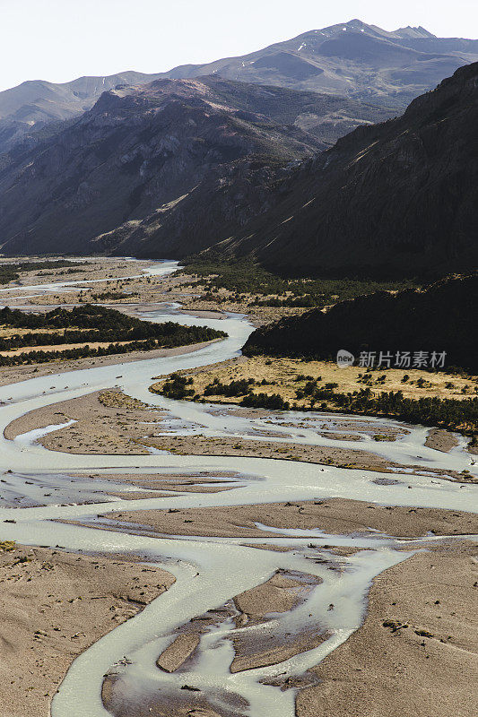 冰川河流和安第斯山脉在巴塔哥尼亚，阿根廷