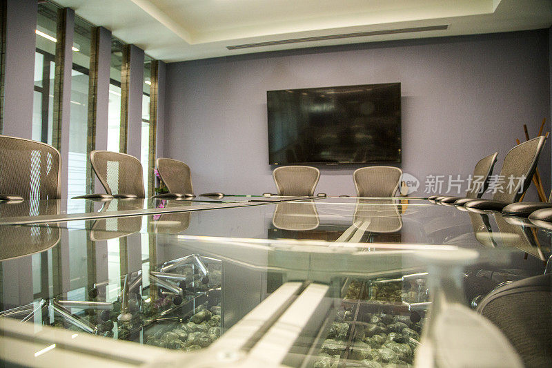 现代玻璃会议室