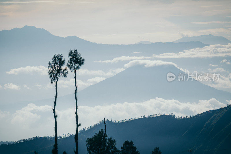 婆罗摩火山。印尼的风景