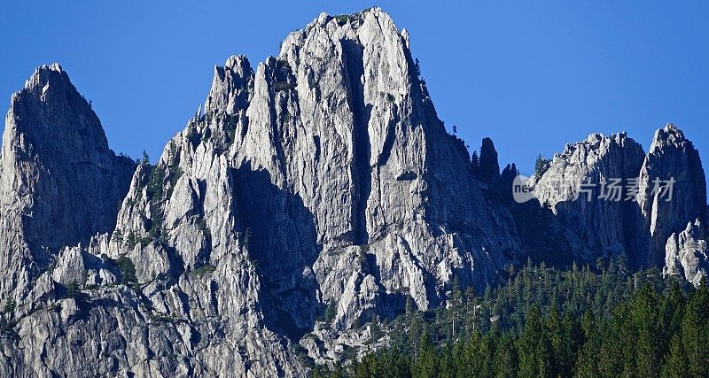 城堡峭壁硬岩