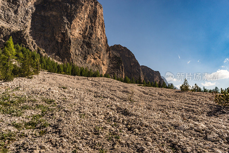 南蒂罗尔Dolomites山脉的博尔德油田