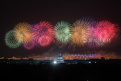 国庆烟花表演在天安门广场，中国，北京