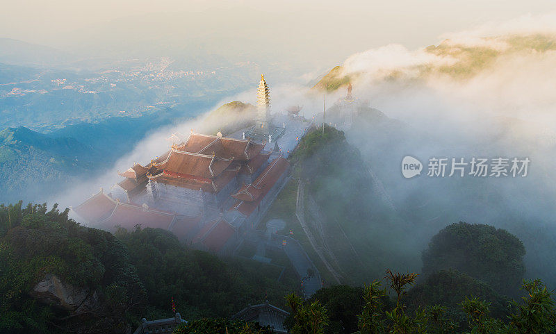 越南萨帕翻斯盘山的金松包汤图塔