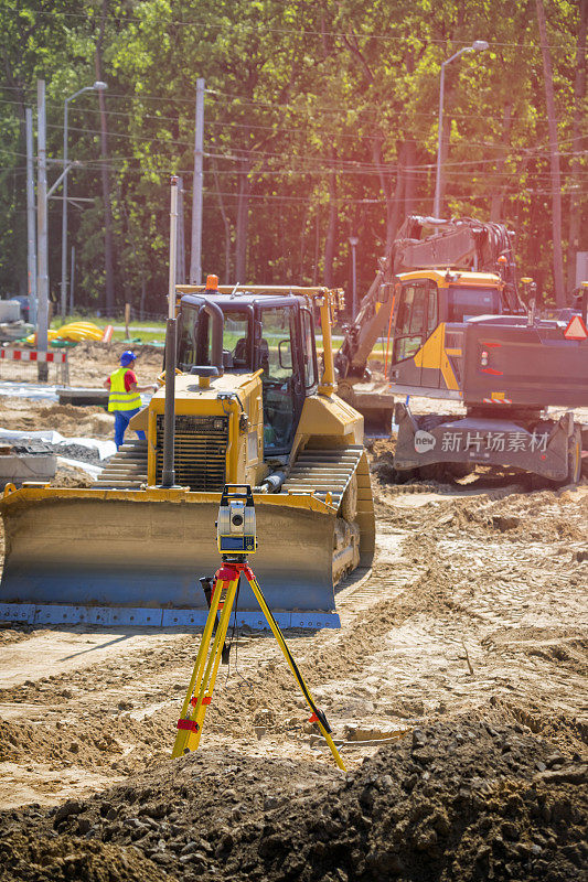 公路建筑工地上的土地测量设备