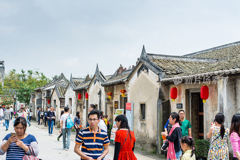 游客参观观澜版画村，深圳，中国
