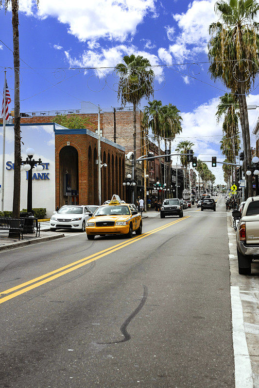 美国佛罗里达州坦帕市伊博尔市的主要街道
