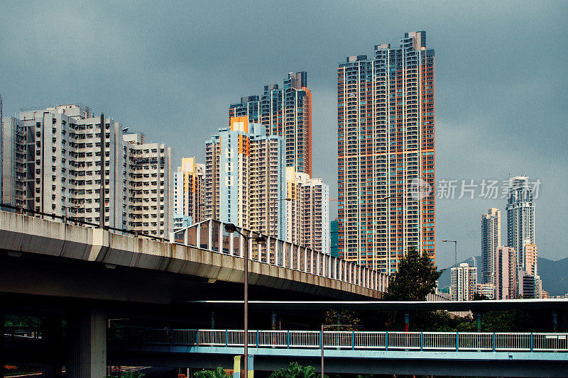 中国香港的桥梁和拥挤的住房