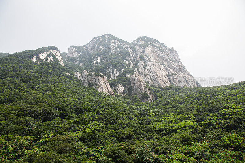 中国河南省嵩山少林寺国家公园的自然景观