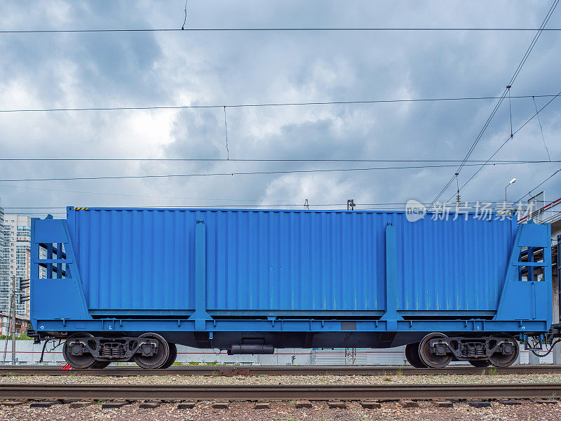横贯西伯利亚铁路的平板车，有40英尺长的集装箱。