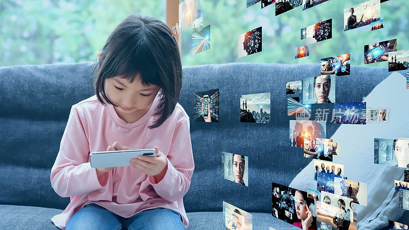 亚洲家庭用智能手机看电影。通信网络。