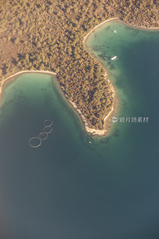 土耳其博德鲁姆穆格拉附近的古鲁克湾海岸鸟瞰图