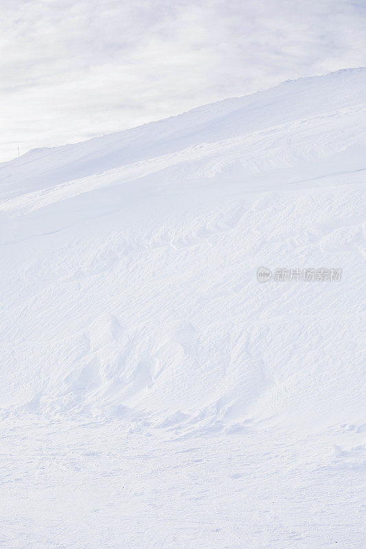 完美的清新粉雪质感高山冬季景观欧洲阿尔卑斯滑雪场