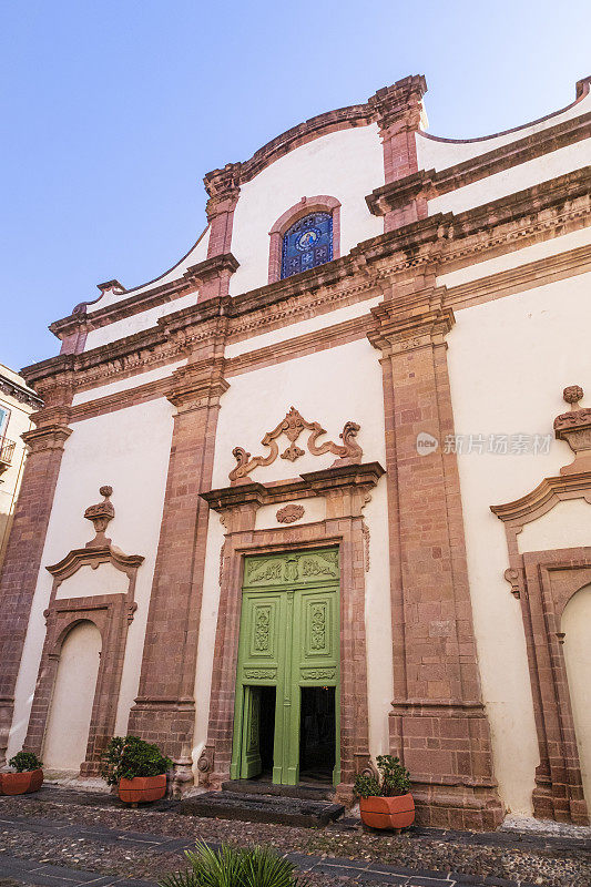意大利撒丁岛的博萨大教堂