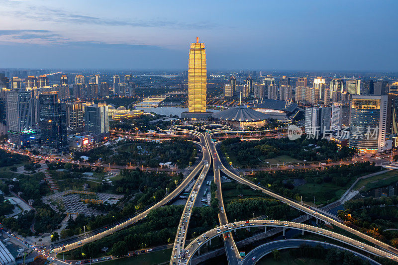 航拍的中国郑州夜景全景