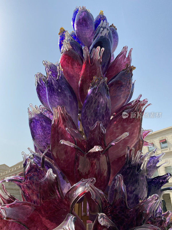 卡塔尔-多哈-用吹制玻璃制成的彩色花朵