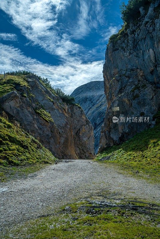 巴伐利亚阿尔卑斯峰下面