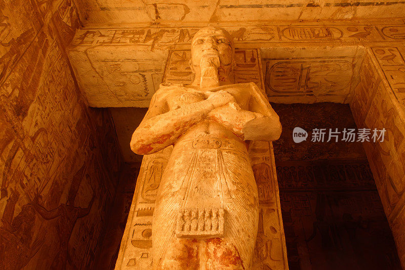 埃及卢克索阿布辛贝神庙内的雕像，没有人，只有一座雕像
