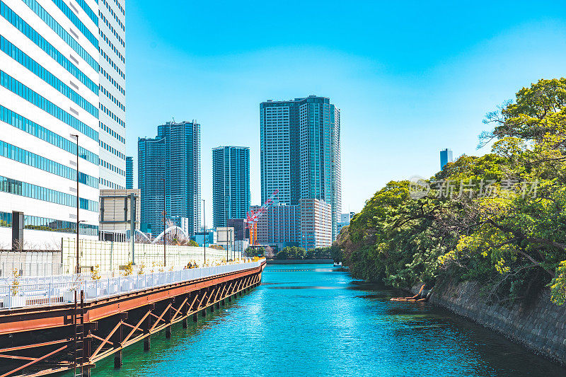 东京市景、隅田河和日本现代建筑