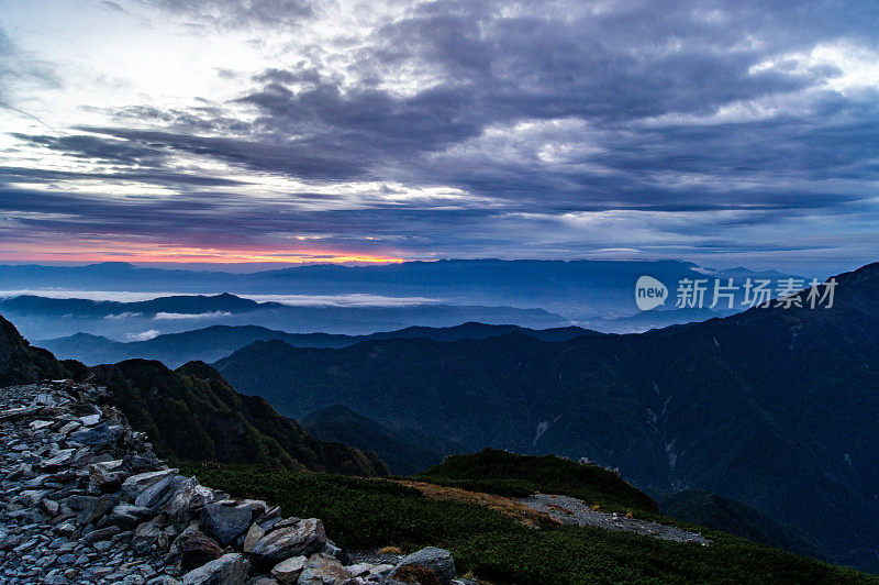 山梨县南阿尔卑斯基塔山的日落