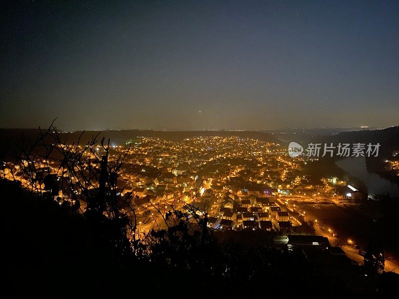 内卡河蒙德尔斯海姆的夜景