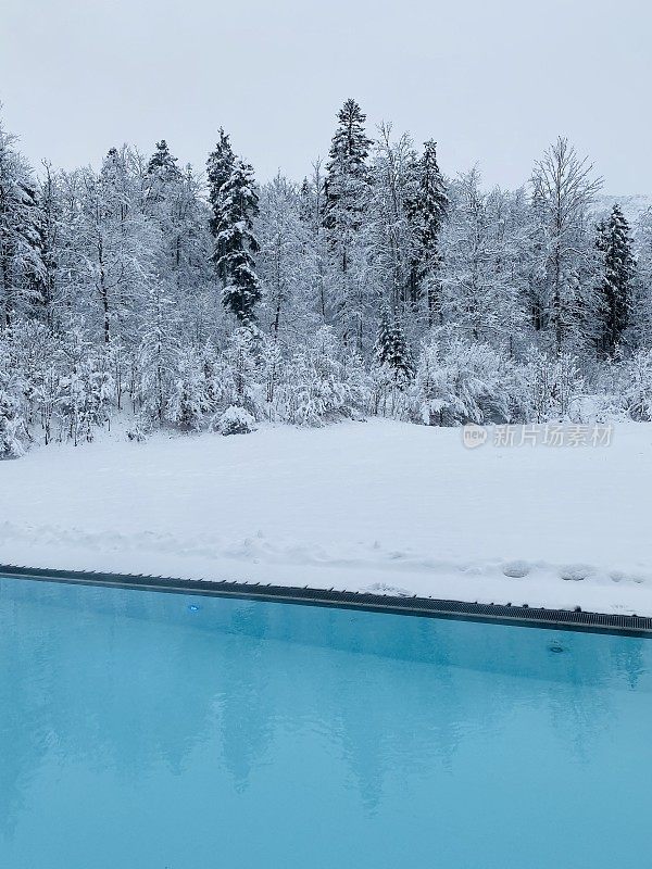 冬天的游泳池