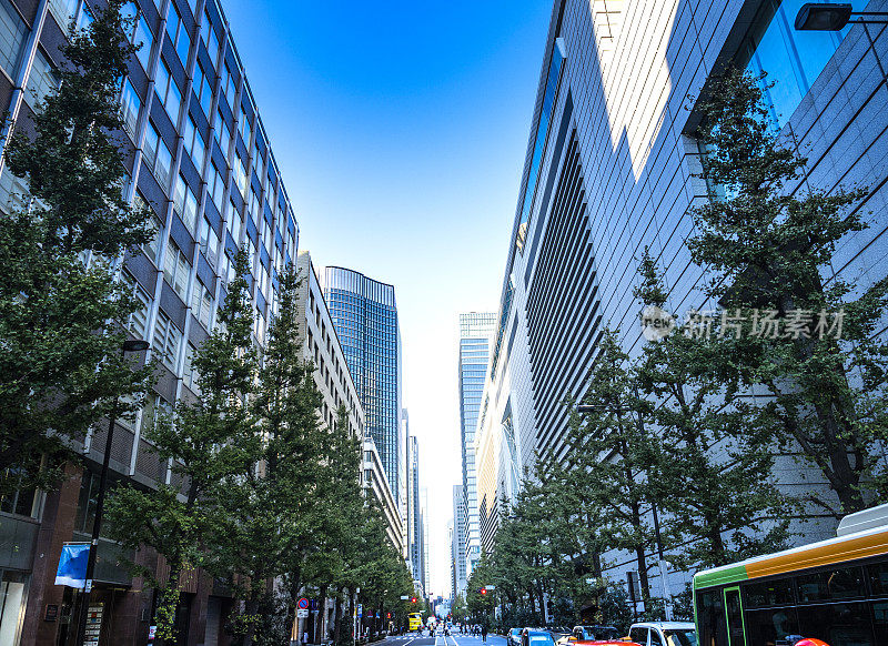 摩天大楼与街道东京，日本