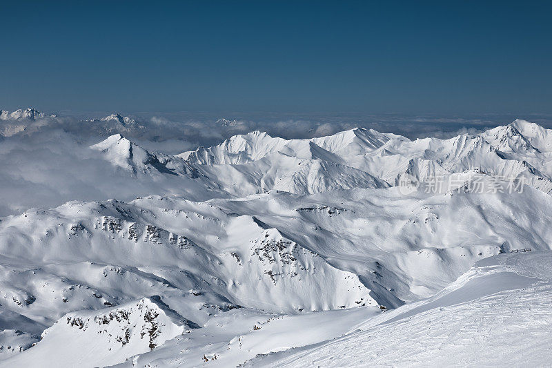 雪山上流下来