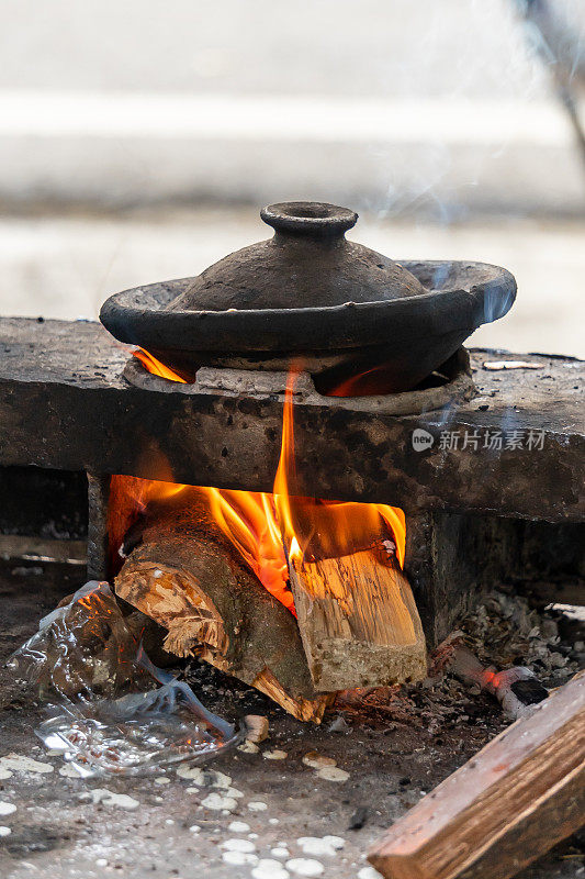 苏拉比的传统炉子。Serabi