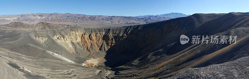 死亡谷的乌比比火山口