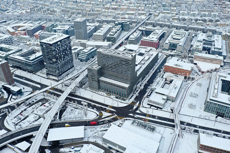 苏黎世市5区被雪覆盖