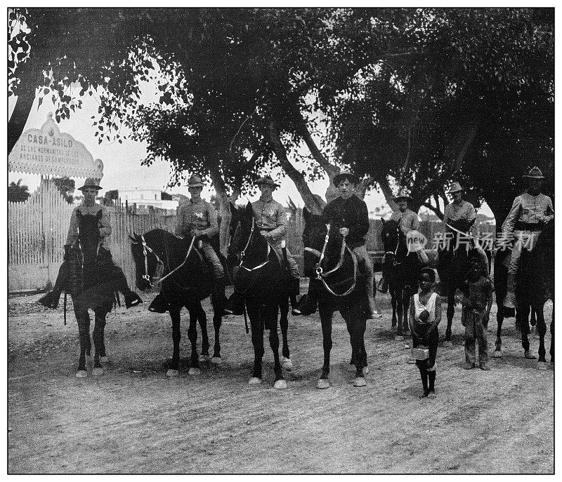 古董黑白照片:美国骑兵在马坦萨斯，古巴