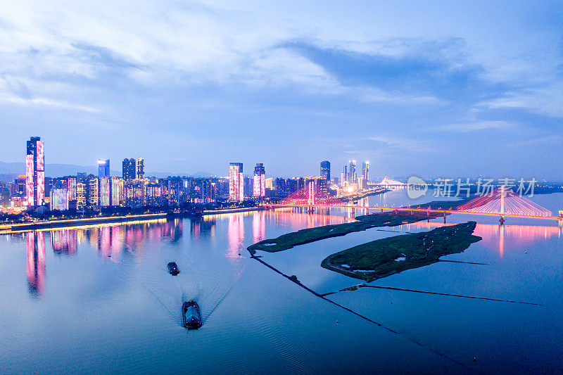 赣江夜景，南昌，中国