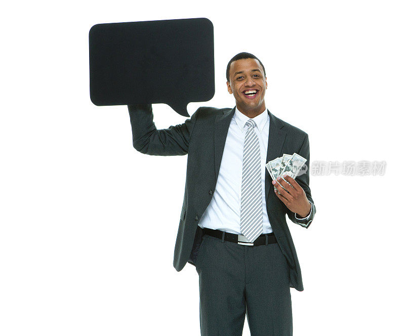非裔美籍青年男性商人，穿着职业装站在白色背景前，举着话筒讲话
