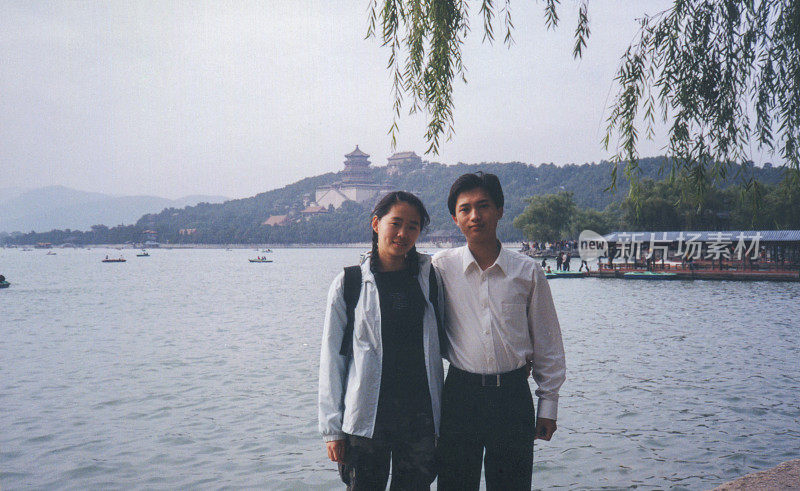 21世纪中国真实生活的年轻夫妇照片