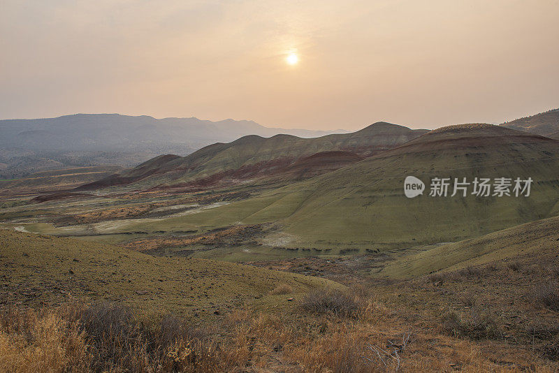 彩绘山单元的日出