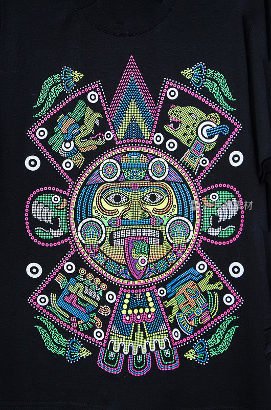 墨西哥神用彩色珠子做成的黑色背景