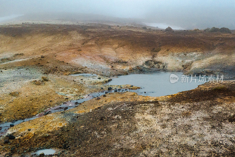 冰岛米瓦特地热区纳马斯卡德五彩缤纷的火山景观