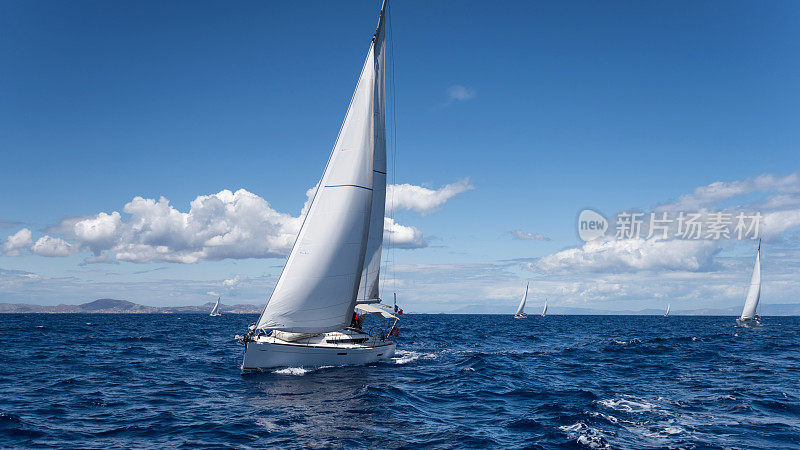 地中海上的帆船比赛