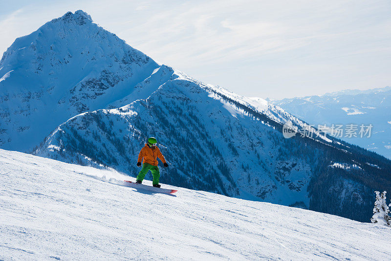 在Revelstoke山度假村滑雪
