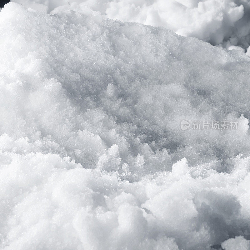 雪堆在一起