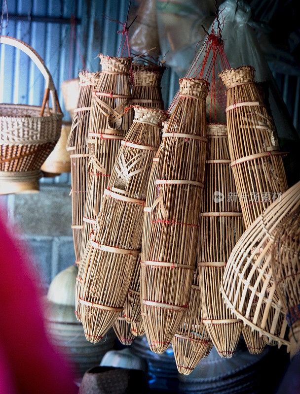 泰国工艺:编织鱼陷阱组