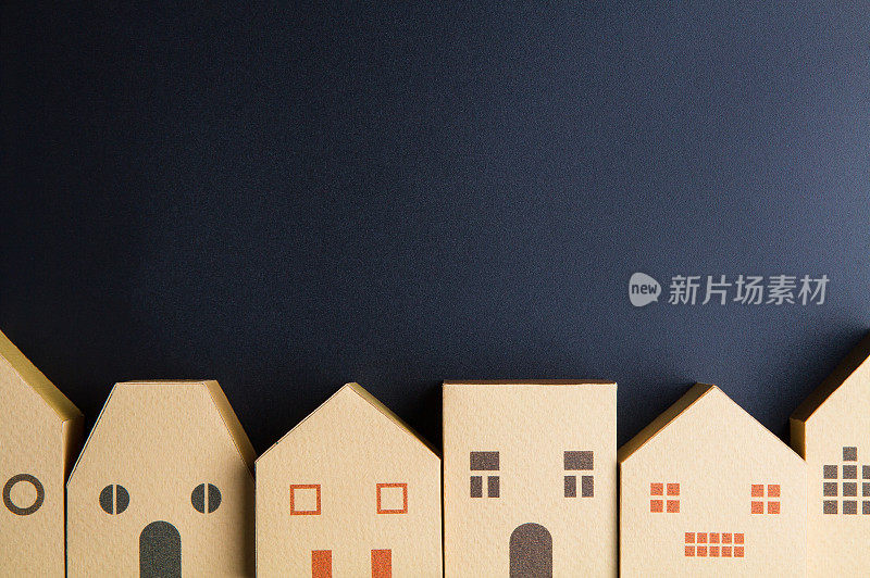 家庭建筑模型纸盒立方体在黑色的背景