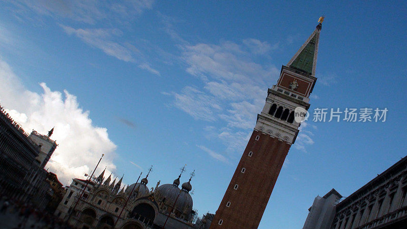 斜角的圣马可大教堂，位于圣马可广场，意大利威尼斯