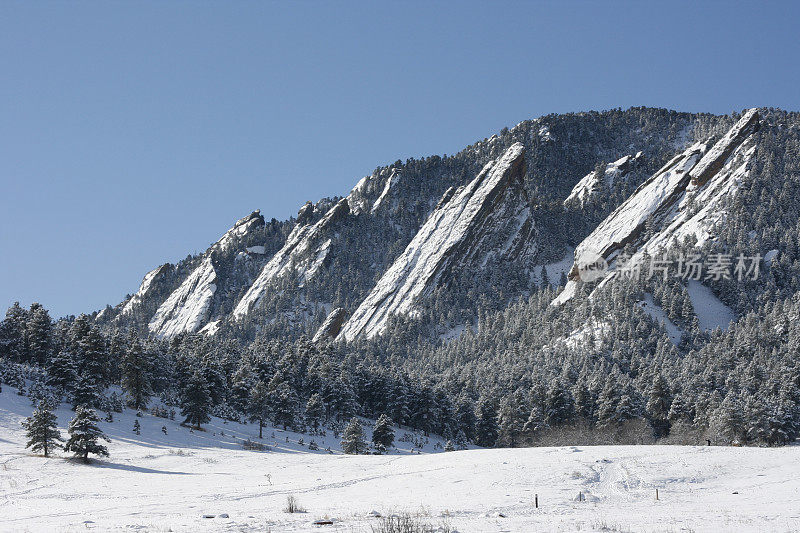 冰雪覆盖的科罗拉多平顶峰