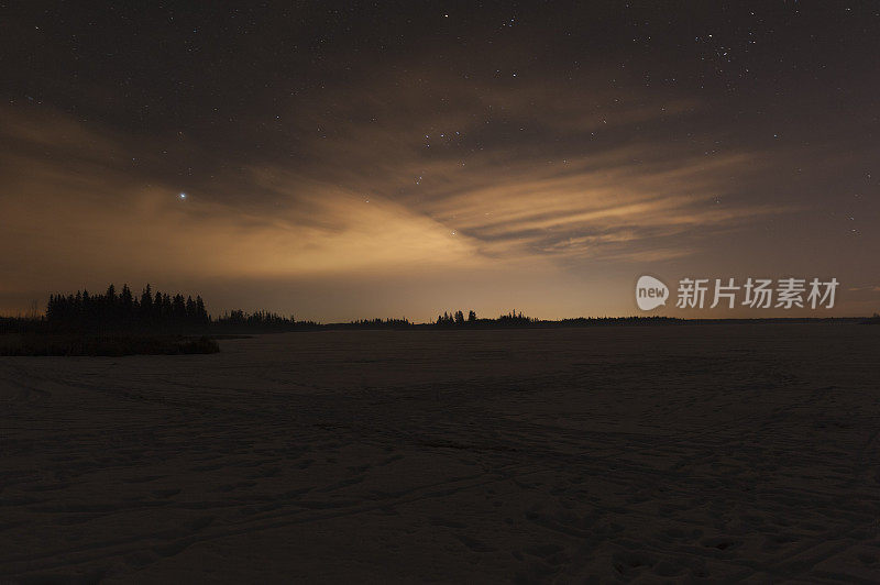 银河系的夜景照片